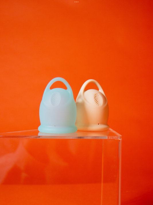 Cup mit Henkel – nachhaltige Menstruationstasse